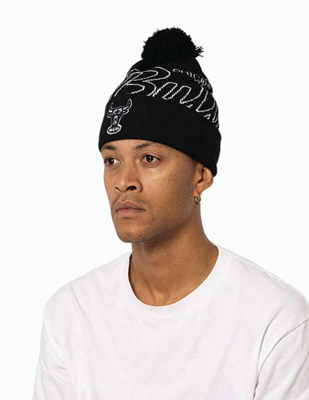 Mitchell and Ness - Bulls Team Pom Beanie - Image 2