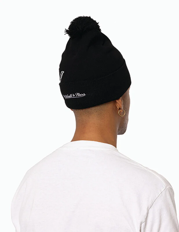 Mitchell and Ness - Bulls Team Pom Beanie - Image 3