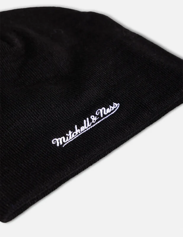 Mitchell and Ness - Chicago Bulls Outer Limits Skull Beanie Black - Image 4
