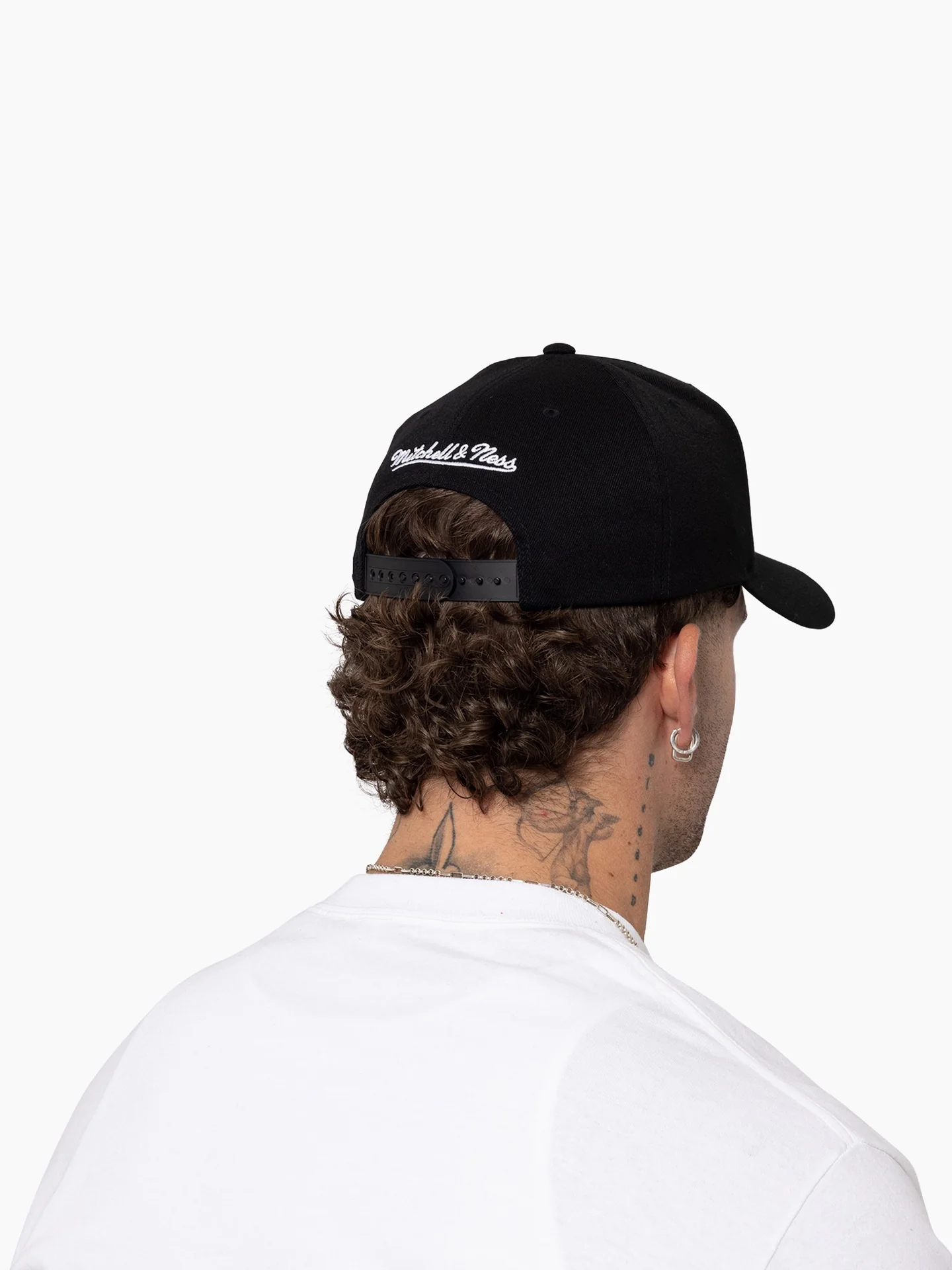 MITCHELL & NESS 110 Flex Fit Snapback Black and White Lakers - Image 2