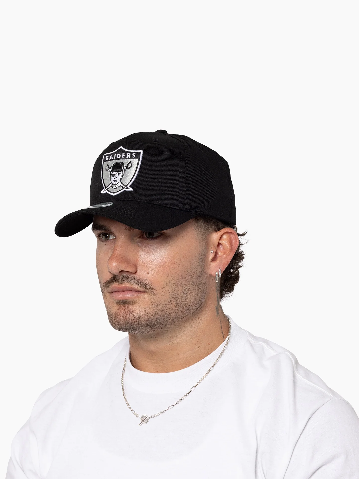 MITCHELL & NESS 110 Flexfit Snapback Black and White Raiders
