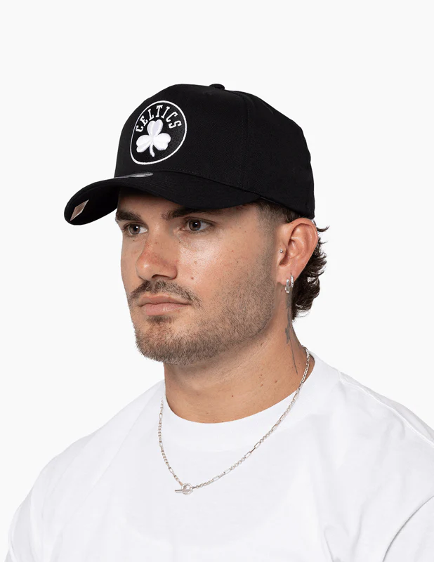 MITCHELL & NESS Flexifit 110 Snapback Celtics Black & White