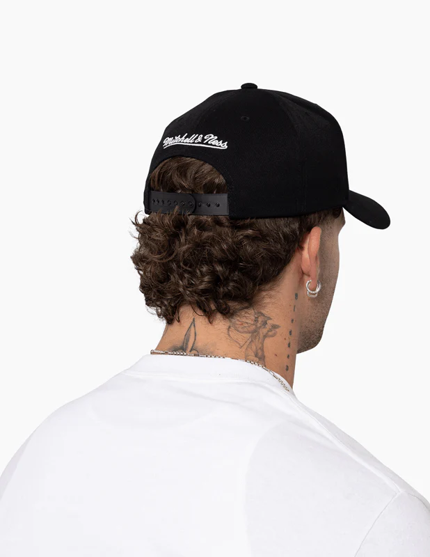 MITCHELL & NESS Flexifit 110 Snapback Celtics Black & White - Image 2