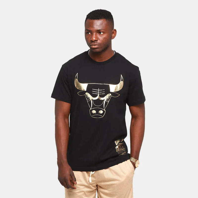 MITCHELL & NESS - Gold Foil Chicago Bulls Team Tee - Image 3