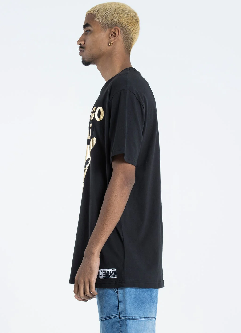 MITCHELL & NESS - Gold Foil Chicago Bulls Team Tee - Image 5