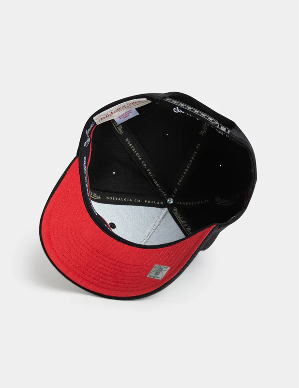 MITCHELL & NESS - NBA Bulls Emblem Stretch Snapback - Image 3