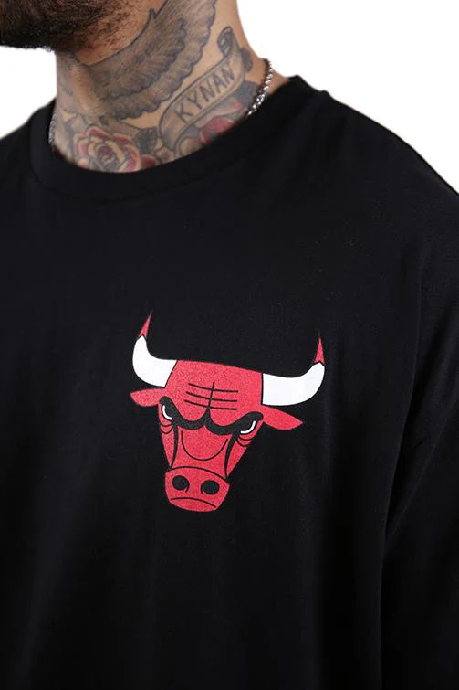 MITCHELL & NESS - Retro Repeat Tee Bulls Black - Image 3