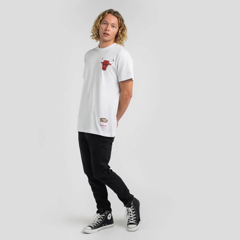 MITCHELL & NESS - Retro Repeat Tee Bulls White - Image 3