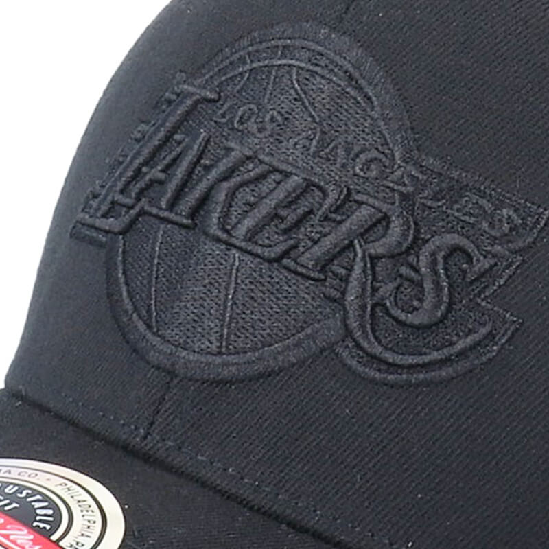 Mitchell & Ness SnapBack 110 Flexfit LAKERS BLACK & BLACK - Image 2