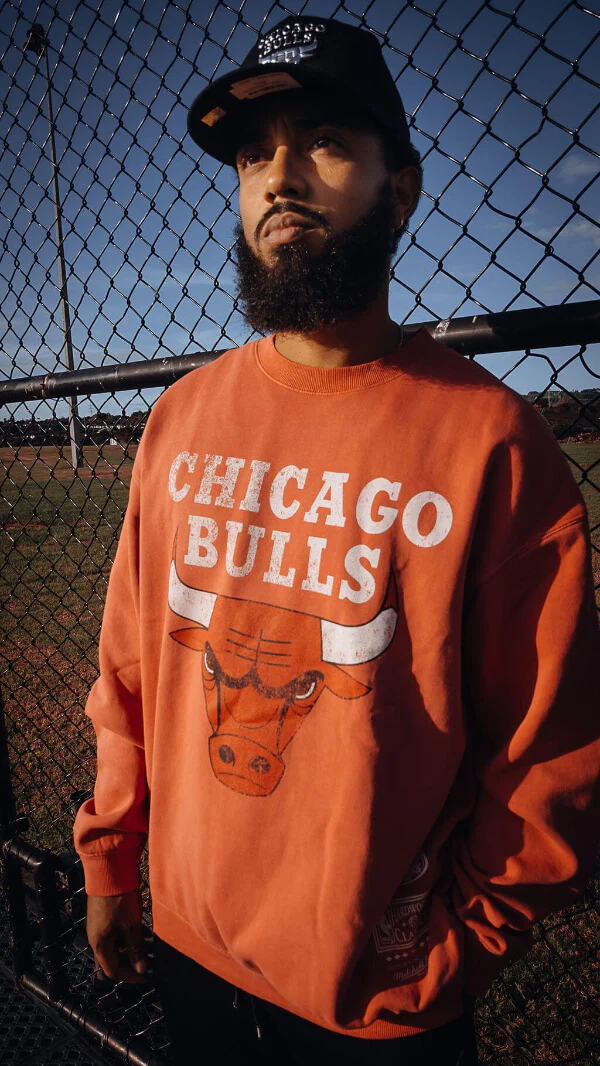 Mitchell & Ness - Vintage Big Logo Crew BULLS - Faded Red - Image 5