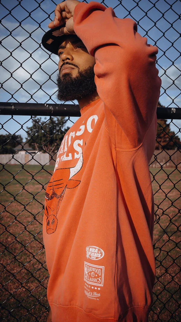 Mitchell & Ness - Vintage Big Logo Crew BULLS - Faded Red - Image 6