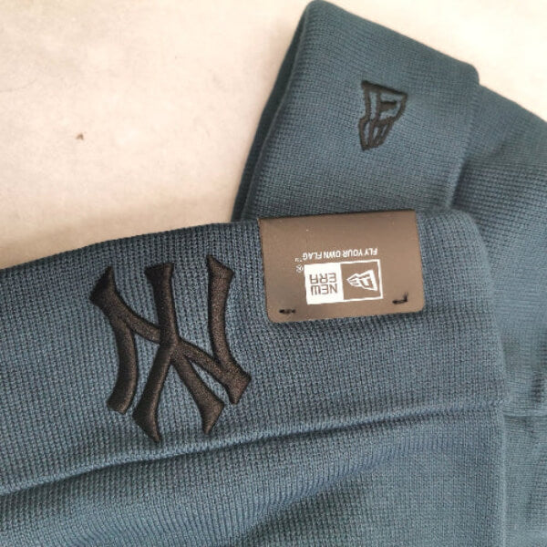 New Era - New York Yankees Knit Beanie - BLUE - Image 2